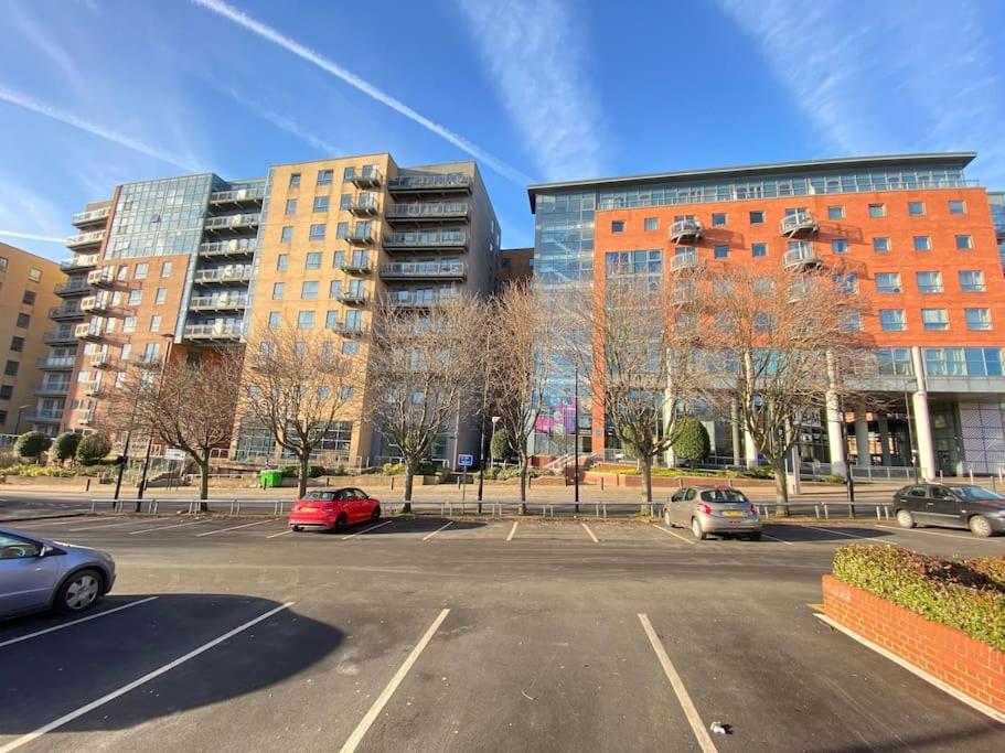 Sheffield City Centre Apartment & Balcony Exterior photo