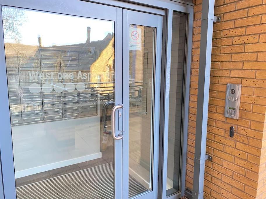 Sheffield City Centre Apartment & Balcony Exterior photo