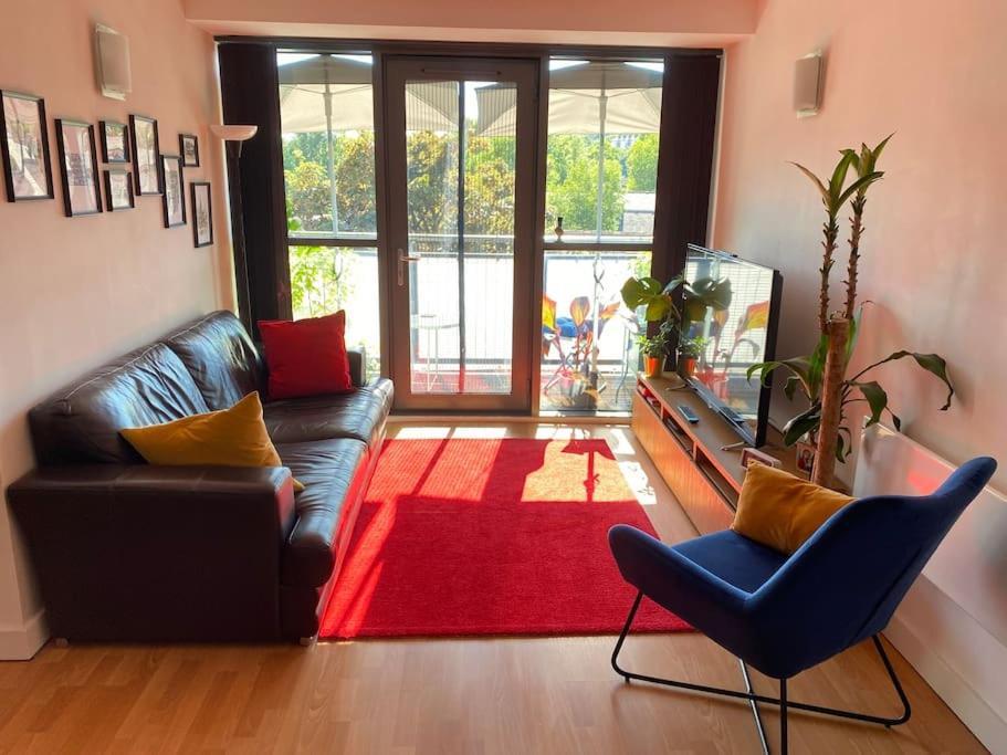 Sheffield City Centre Apartment & Balcony Exterior photo
