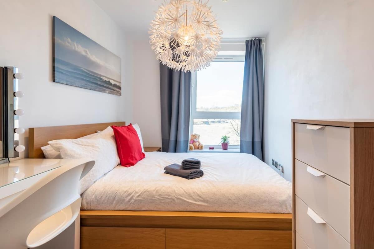 Sheffield City Centre Apartment & Balcony Exterior photo