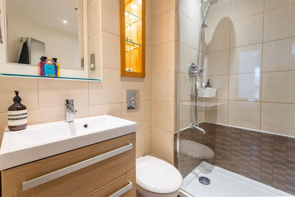 Sheffield City Centre Apartment & Balcony Exterior photo