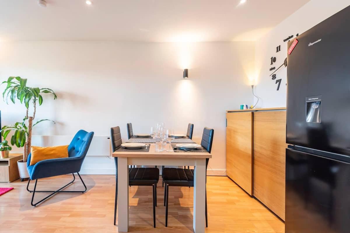 Sheffield City Centre Apartment & Balcony Exterior photo